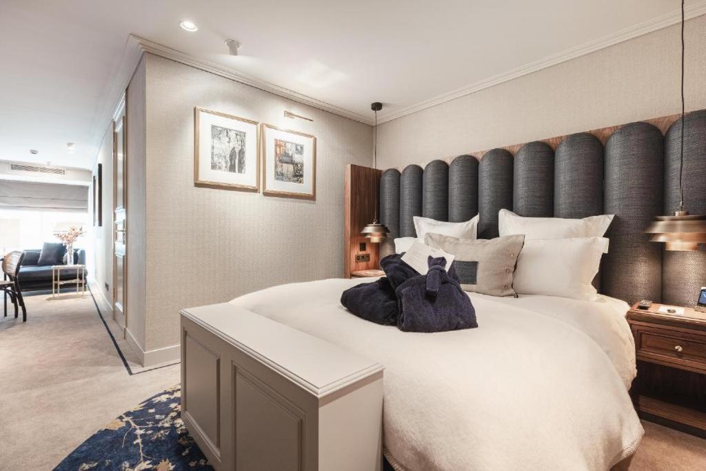 Hotel 717 Amsterdam Luaran gambar A bedroom at the hotel