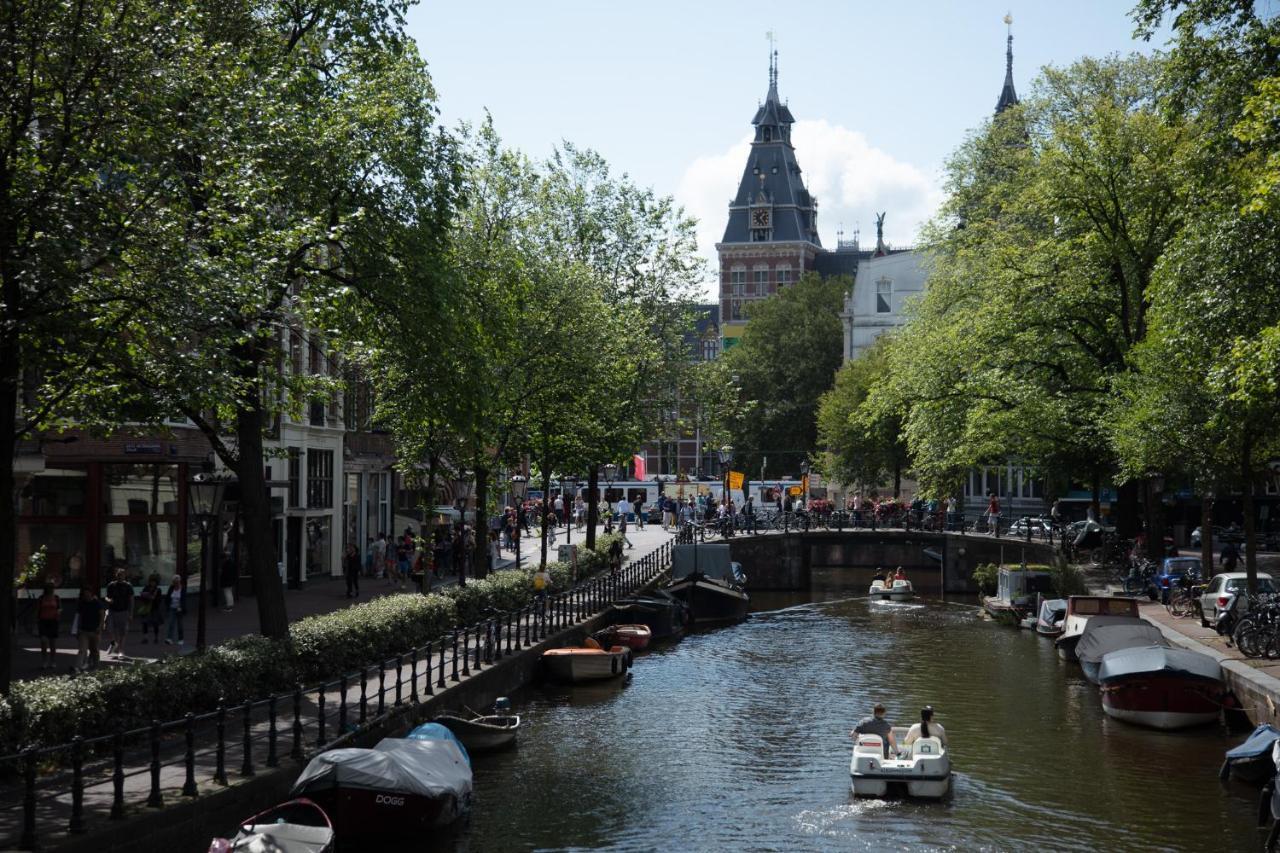 Hotel 717 Amsterdam Luaran gambar The museum as seen from the Singel
