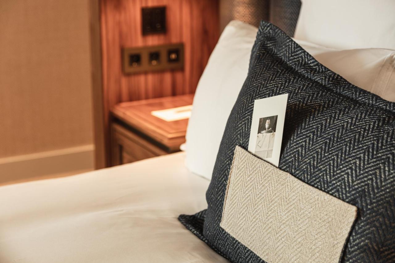 Hotel 717 Amsterdam Luaran gambar A pillow menu