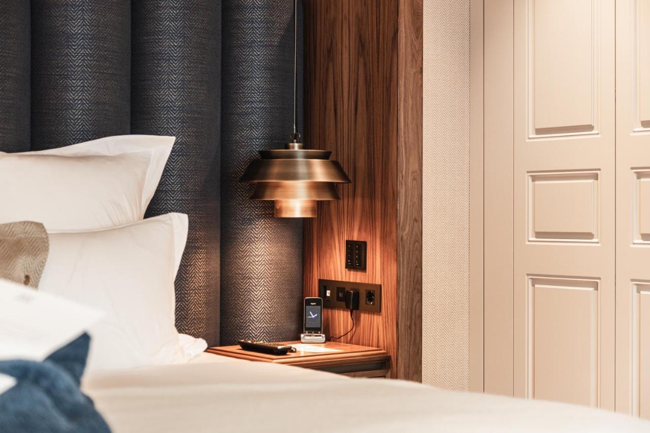 Hotel 717 Amsterdam Luaran gambar A bedside table with a built-in USB charger